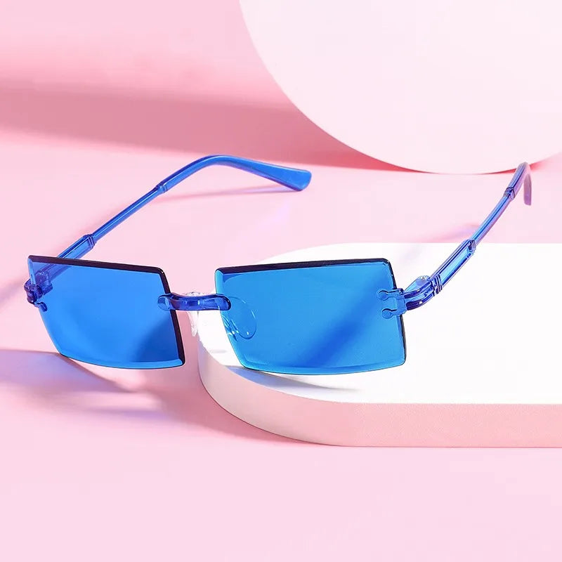 The Signature Oval - Timeless Vintage Frames
